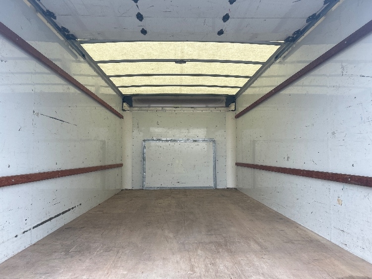Used 2022 Ford E-350 - photo 10