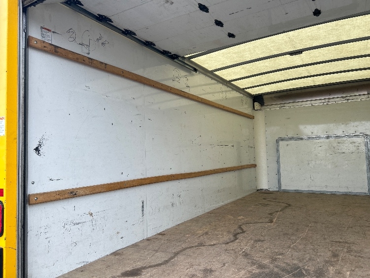 Used 2022 Ford E-350 - photo 12