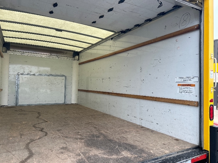 Used 2022 Ford E-350 - photo 13