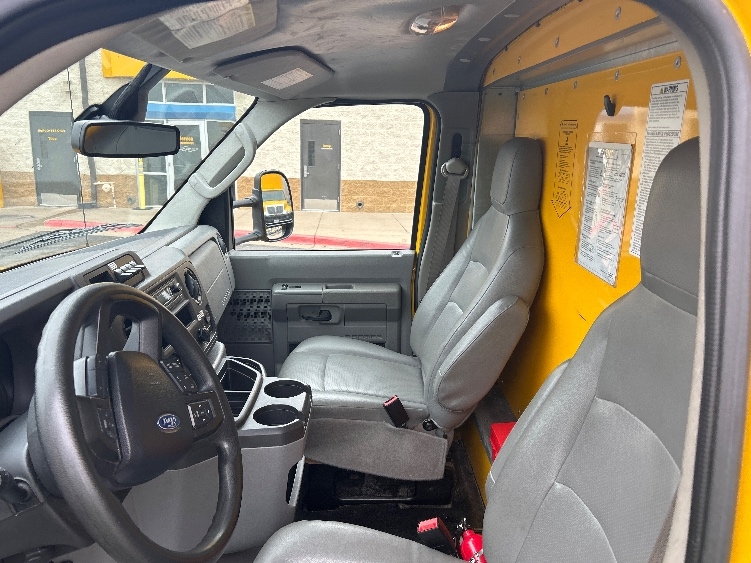 Used 2022 Ford E-350 - photo 17