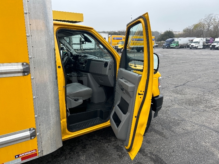 Used 2022 Ford E-350 - photo 18