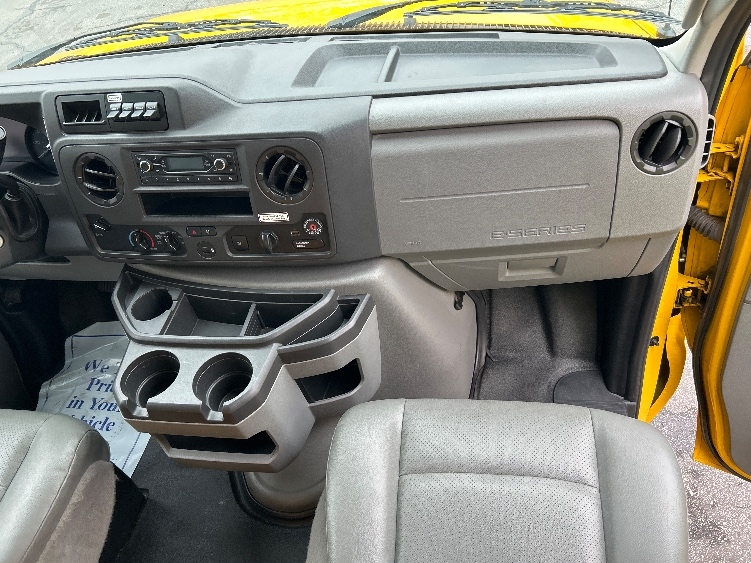 Used 2022 Ford E-350 - photo 19