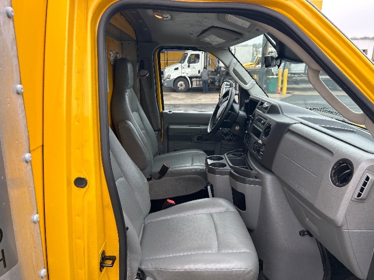 Used 2022 Ford E-350 - photo 20