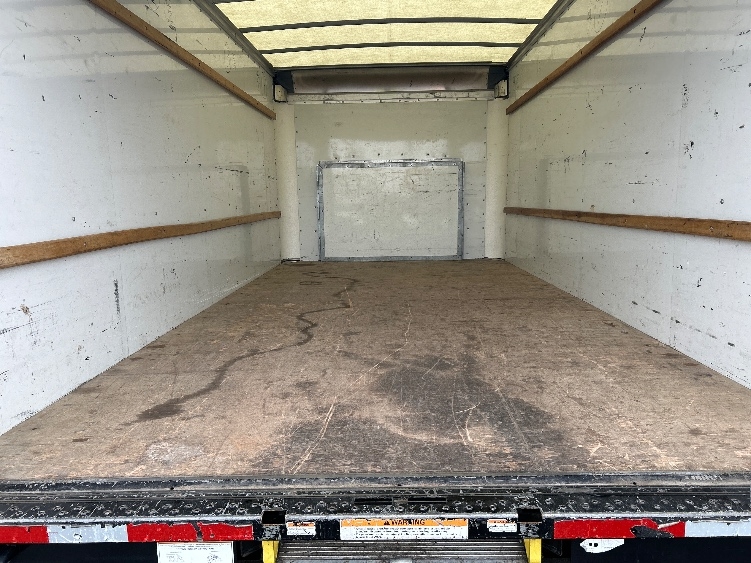 Used 2022 Ford E-350 - photo 11