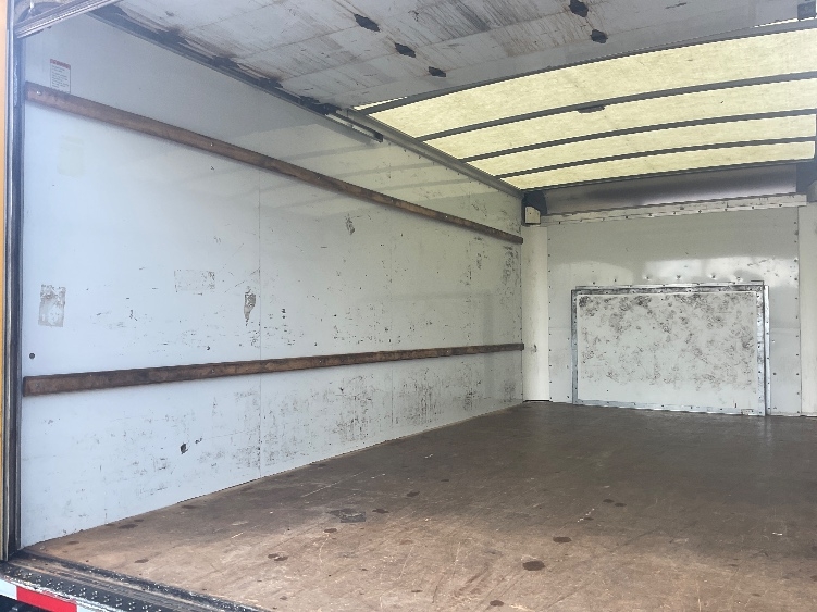 Used 2022 Ford E-350 - photo 13