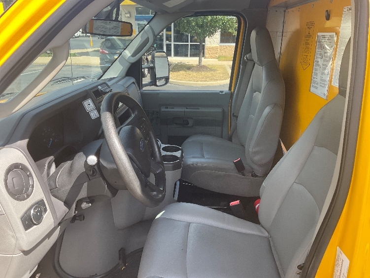 Used 2022 Ford E-350 - photo 21