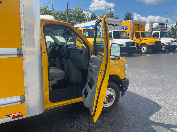 Used 2022 Ford E-350 - photo 22