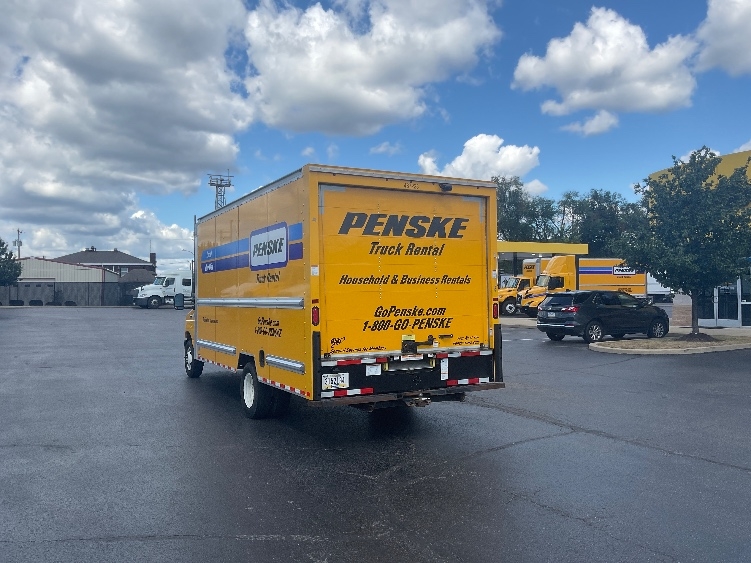 Used 2022 Ford E-350 - photo 8