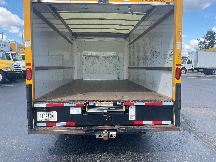 Used 2022 Ford E-350 - photo 10