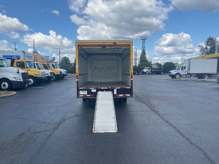 Used 2022 Ford E-350 - photo 11