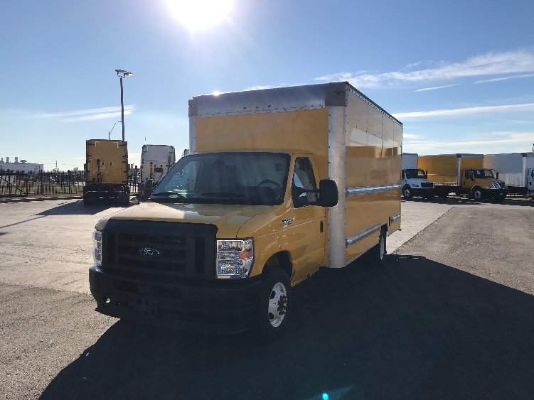 Used 2022 Ford E-350 - photo 5