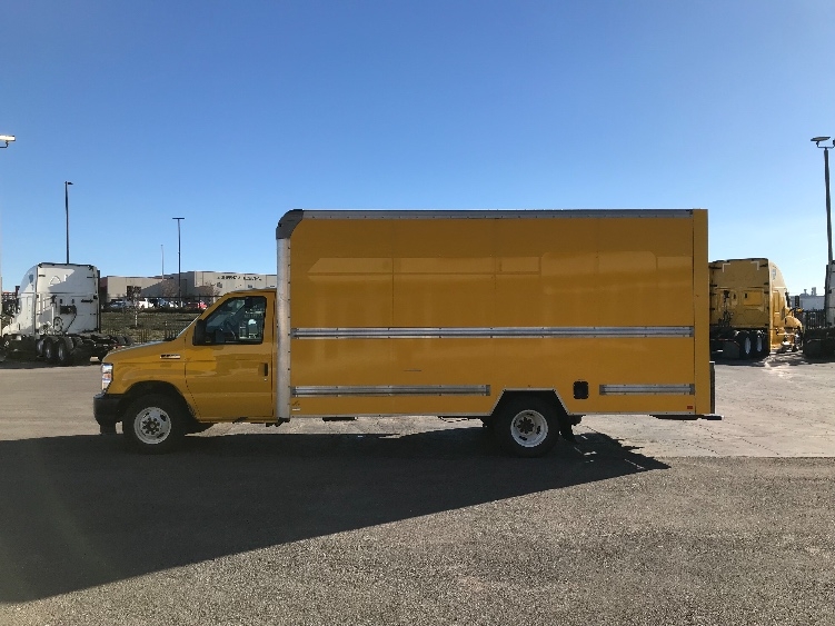 Used 2022 Ford E-350 - photo 6