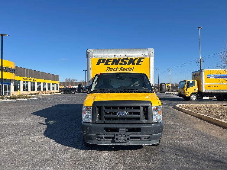 Used 2022 Ford E-350 - photo 2
