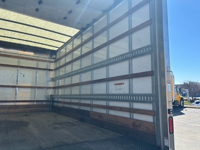 Used 2021 Isuzu NPR-HD - photo 11