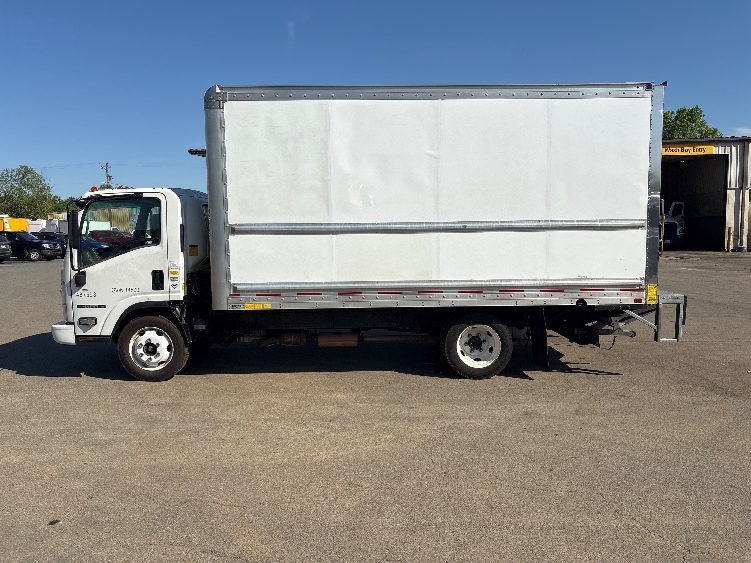Used 2021 Isuzu NPR-HD - photo 6