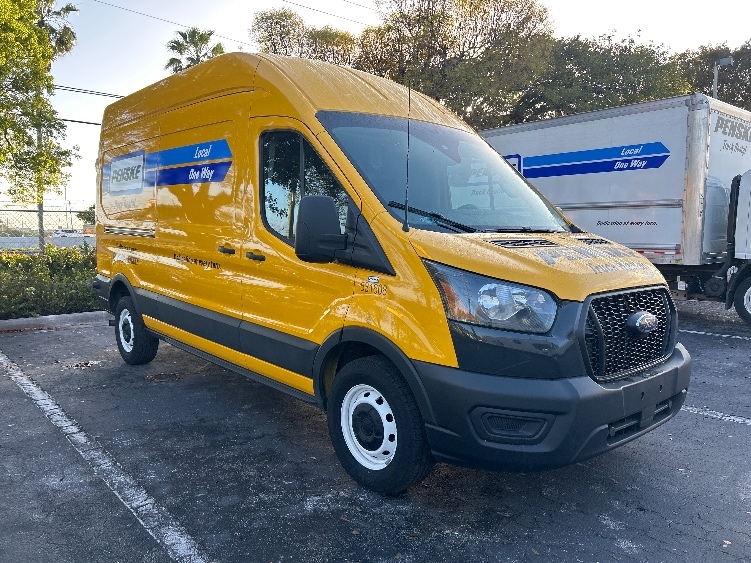 Used 2023 Ford Transit 250 - photo 1