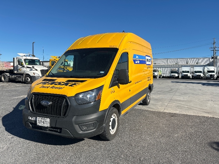 Used 2023 Ford Transit 250 - photo 5