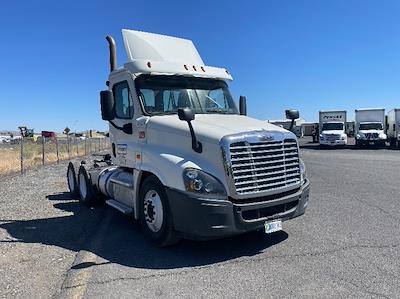 Used 2017 Freightliner Cascadia Detroit DD15 Semi Truck for sale #541429 - photo 1