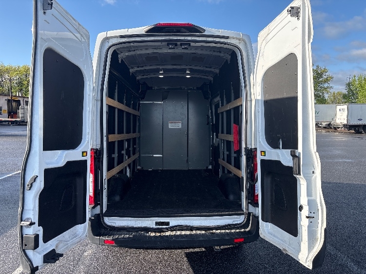 Used 2022 Ford Transit 250 - photo 9