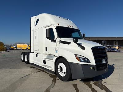 Used 2023 Freightliner Cascadia - photo 1