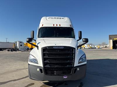 Used 2023 Freightliner Cascadia - photo 1