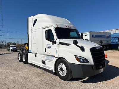 Used 2023 Freightliner Cascadia - photo 1