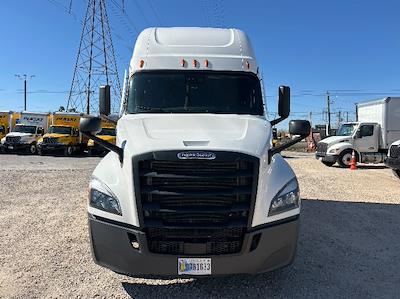Used 2023 Freightliner Cascadia - photo 1