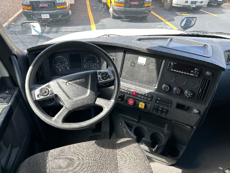 Used 2023 Freightliner Cascadia - photo 13