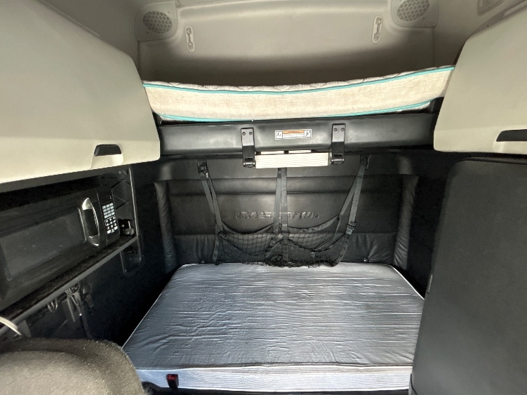 Used 2023 Freightliner Cascadia - photo 18