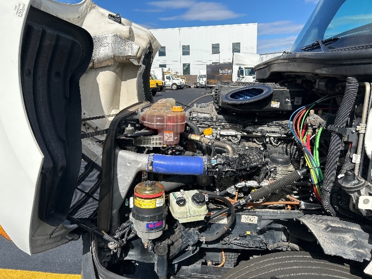 Used 2023 Freightliner Cascadia - photo 23