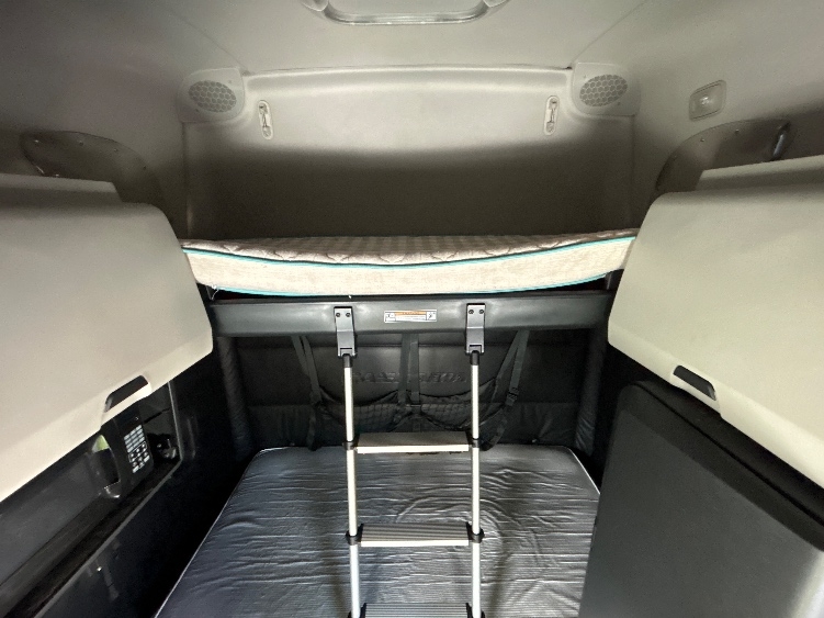 Used 2023 Freightliner Cascadia - photo 24