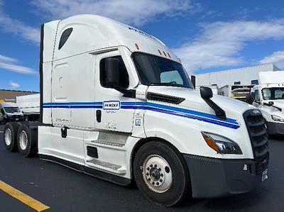 Used 2023 Freightliner Cascadia Detroit DD15AT Semi Truck with Sleeper Cab for sale #589891 - photo 1