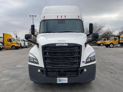 Used 2023 Freightliner Cascadia Detroit DD15AT Semi Truck with Sleeper Cab for sale #590073 - photo 2