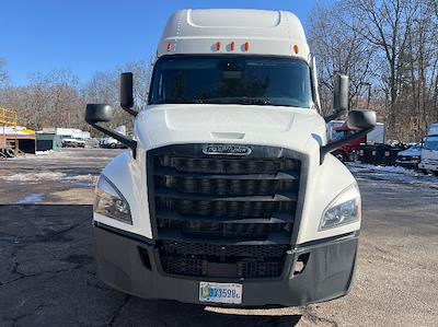 Used 2023 Freightliner Cascadia - photo 1