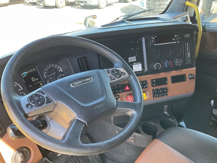 Used 2022 Freightliner Cascadia - photo 12