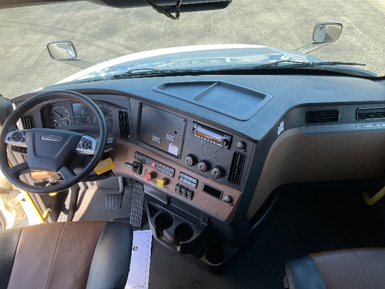 Used 2022 Freightliner Cascadia - photo 14