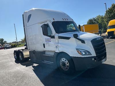 Used 2022 Freightliner Cascadia Detroit DD15AT Semi Truck with Sleeper Cab for sale #598240 - photo 1
