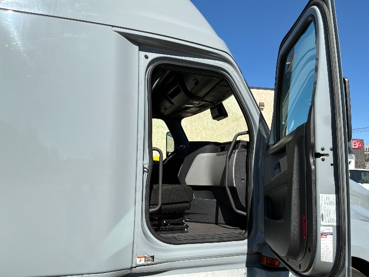 Used 2022 Freightliner Cascadia - photo 15