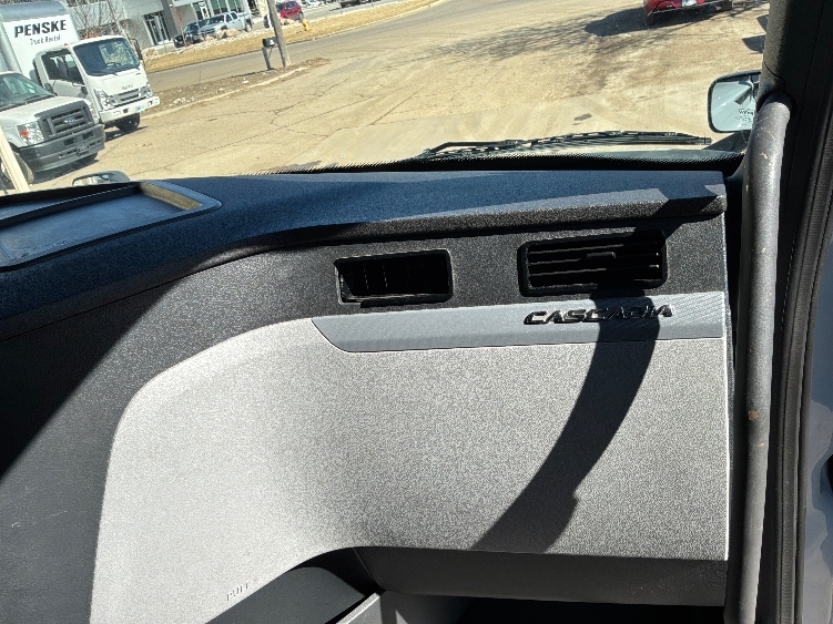 Used 2022 Freightliner Cascadia - photo 16