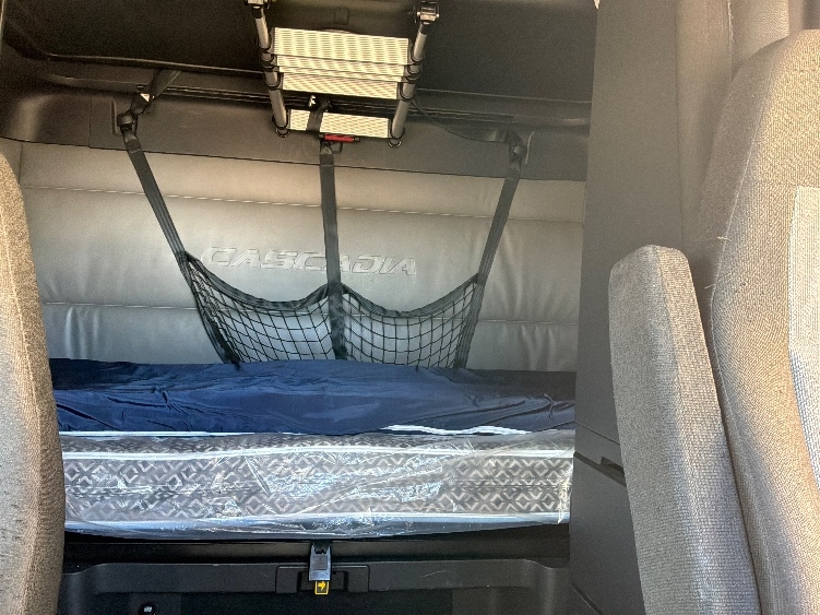 Used 2022 Freightliner Cascadia - photo 18