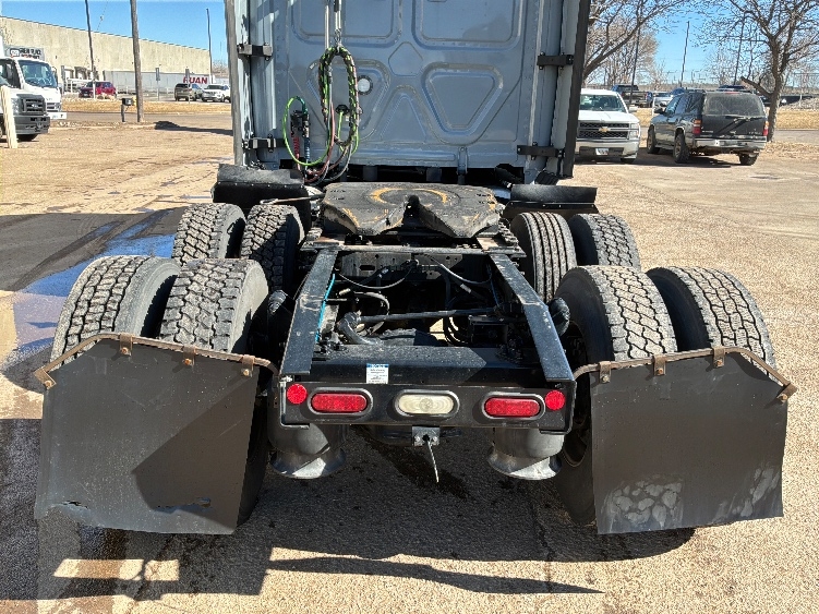 Used 2022 Freightliner Cascadia - photo 8