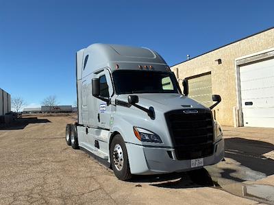 Used 2022 Freightliner Cascadia - photo 1