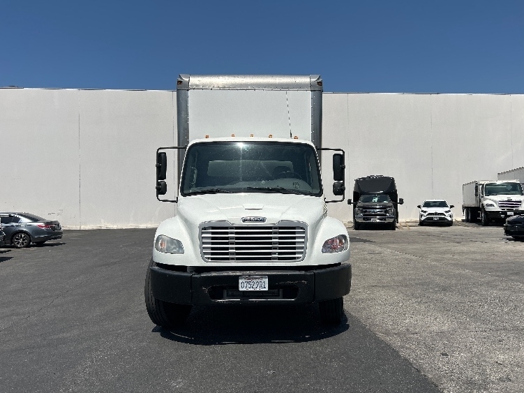 Used 2015 Freightliner M2 106 - photo 2