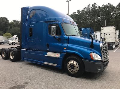 Used 2017 Freightliner Cascadia Detroit DD15 Semi Truck with Sleeper Cab for sale #703408 - photo 1