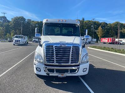 Used 2017 Freightliner Cascadia Detroit DD15 Semi Truck for sale #703595 - photo 2