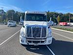 Used 2017 Freightliner Cascadia Detroit DD15 Semi Truck for sale #703595 - photo 2