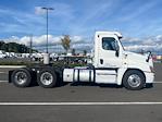 Used 2017 Freightliner Cascadia Detroit DD15 Semi Truck for sale #703595 - photo 8