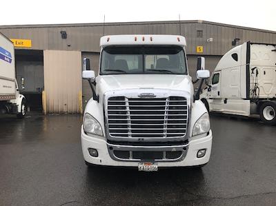 Used 2018 Freightliner Cascadia Detroit DD15 Semi Truck for sale #703846 - photo 2