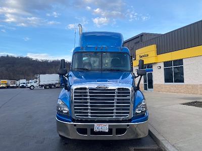 Used 2017 Freightliner Cascadia Detroit DD13 Semi Truck for sale #704014 - photo 2