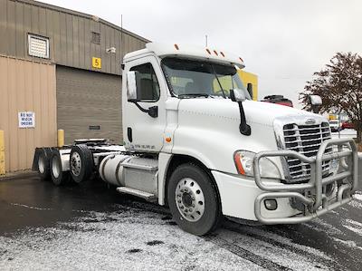 Used 2017 Freightliner Cascadia Detroit DD15 Semi Truck with Sleeper Cab for sale #704272 - photo 1